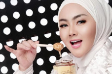 Ade Fitrie Kirana Menjaga...