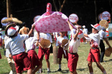 Khofifah Dorong Anak-Anak...