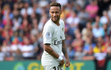 Neymar Jr Khawatir Dibekap...