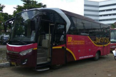 Tiga Bus JR Connexion...