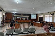 Uang Suap untuk Ketua...