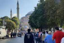 Jamaah Membeludak, Hagia...