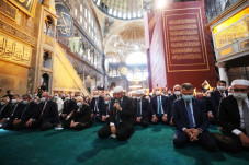 Erdogan: Kunjungi Makam...