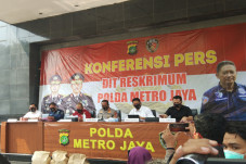 Sebelum Bunuh Diri,...