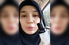 Dhini Aminarti Berbagi...
