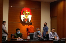 Si Tangan Kanan Pemungut...