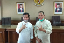 Gibran Ingin Lawan Tanding...
