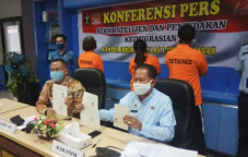 Selain Dideportasi,...