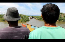 Pulau Buatan di Danau...