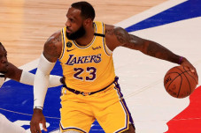 LeBron James Penentu...