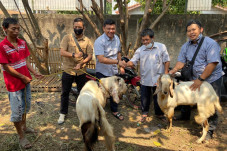 Mabes Polri Serahkan...
