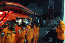 Terpeleset Lalu Jatuh...
