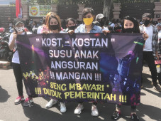 Para Pekerja Malam Kepung...
