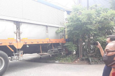Rumah Rusak Diseruduk...