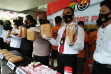 Polisi Gulung Pengedar...