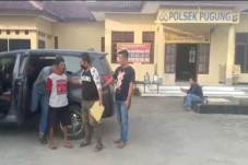 Bujang Tua Tiduri Penyandang...