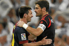 Iker Casillas Gantung...