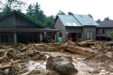 Sungai Waykerap Meluap,...