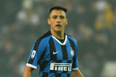 Dihibahkan MU, Alexis...