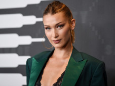 Bella Hadid Ungkap Betapa...