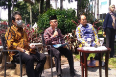 Ekonomi Jabar Minus,...