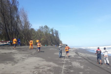 Terseret Ombak Pantai...