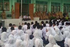 Guru Usia 45 Tahun ke...