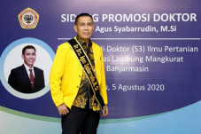 Dirut Bank Kalsel Raih...