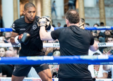 Dipecundangi Andy Ruiz...
