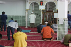 Awalnya Salat di Garasi...