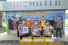 Kasun dan Warganya Dibekuk...