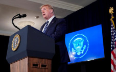 Trump Gabung Konferensi...