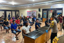 13 Warga Penjemput Paksa...