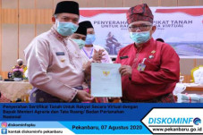 Walikota Terima Sertifikat...