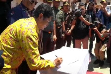Bupati Buton La Bakry...