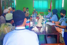 Konflik Yayasan dengan...