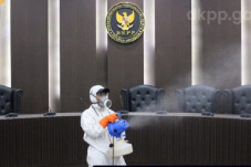 Mirip di Pengadilan,...
