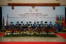 Diwisuda Menteri Edhy,...