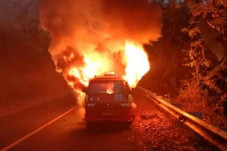 Angkot Terbakar di Jalan...