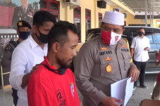 Dituduh Pelaku Santet,...