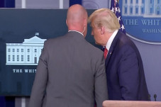 Ada Penembakan, Trump...