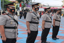 Dua Posisi di Lingkungan...