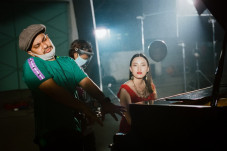 Garap Video Musik Stormbreaker,...