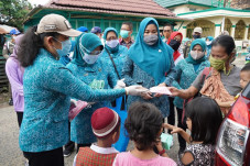 PKK Sumsel Gebrak Masker...