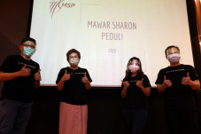 Menembus Batas, Mawar...