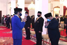 Raih Bintang Jasa Utama,...