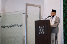 Salat Jumat Bareng Jokowi,...