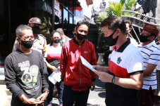 Bupati Suwirta Terus...