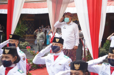 Rai Mantra Pimpin Apel...