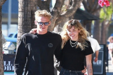 Miley Cyrus dan Cody...